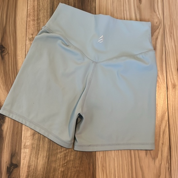 Ptula unknown style
4” medium - Picture 3 of 3